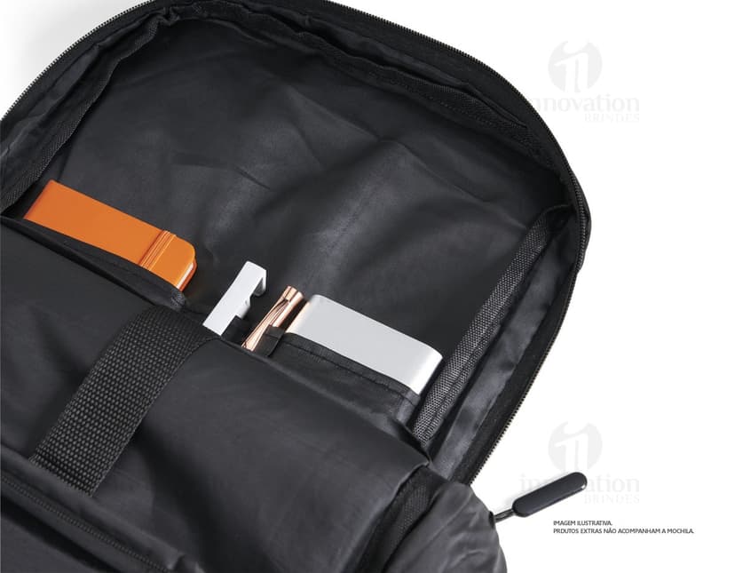 Mochila para notebook elegante e prática, ideal para viagens de negócios ou passeios. Feita em couro preto de alta qualidade, com espaço para todos os seus acessórios. Seu design moderno e funcional irá impressionar! Aproveite já.
