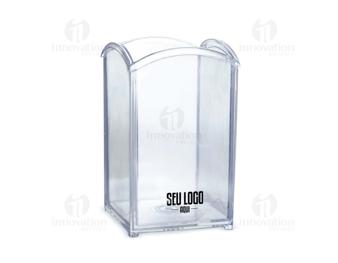 Porta Canetas feito de acrílico transparente com capacidade para até 10 canetas, visto de cima em uma mesa de escritório.