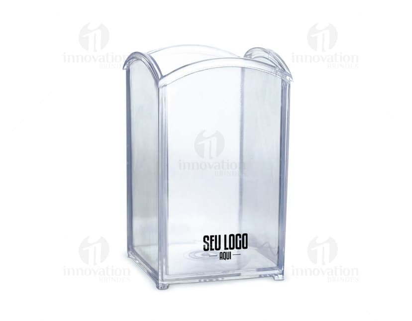 Porta Canetas feito de acrílico transparente com capacidade para até 10 canetas, visto de cima em uma mesa de escritório.