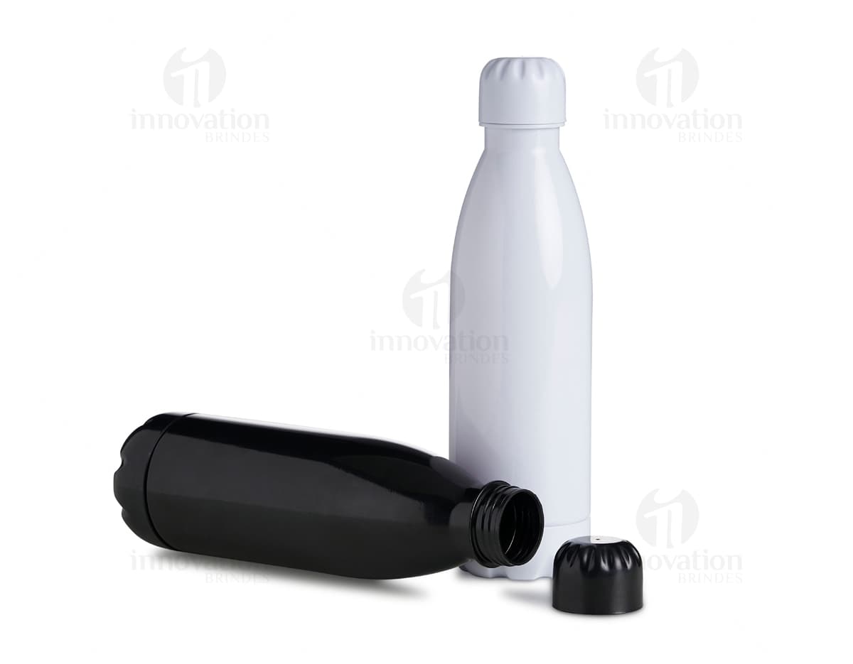 Garrafa Plástica 700ml - Ideal para armazenar sua bebida favorita com segurança e praticidade. Fabricada com material resistente e design moderno, perfeita para uso individual. Garanta a sua agora! #GarrafaPlastica #Brindes #Qualidade