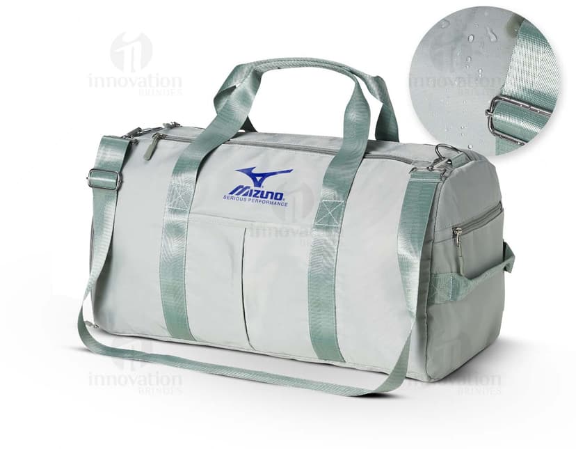 Bolsa esportiva de poliéster 35 litros: moderna e versátil para suas viagens e atividades esportivas. Com design elegante, muito espaço de armazenamento e alças confortáveis, perfeita para quem busca estilo e praticidade. Adquira já a sua!