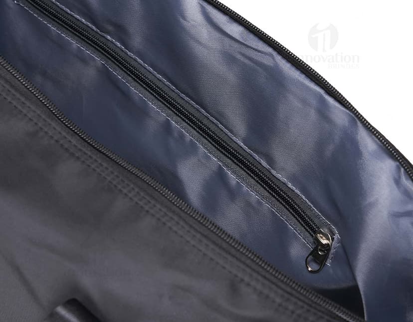 Bolsa esportiva de poliéster 28 litros para viagem e academia. Moderna, prática e espaçosa, essa bolsa é perfeita para quem busca estilo e funcionalidade. Com alça ajustável e fecho em zíper, é ideal para transportar seus pertences com segurança. Adquira já a sua!