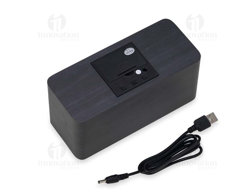 Relógio de madeira elegante e sustentável - Acesse o nosso site de brindes e confira! A combinação perfeita de tecnologia e design, este relógio de madeira é o acessório perfeito para o seu escritório. Mantenha-se sempre pontual com estilo e sofisticação. Eco-friendly e moderno, é o presente ideal para clientes e colaboradores. Confira já em nossa loja online!