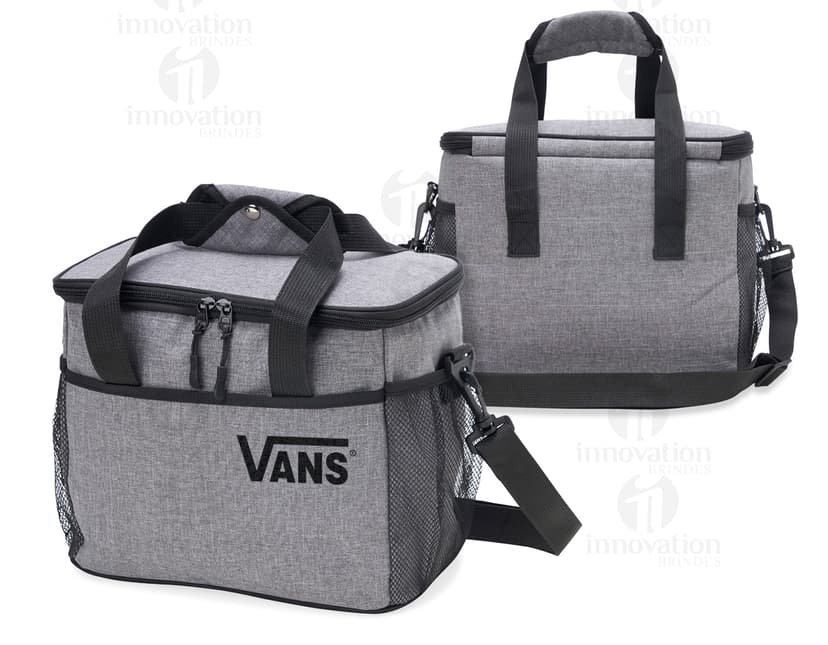 Bolsa térmica 14 litros para manter seus alimentos frescos por mais tempo. Com design moderno e seguro, esta bolsa é perfeita para suas viagens e passeios. Garanta já a sua! Elegância e praticidade em um só produto. Ideal para todas as ocasiões.
