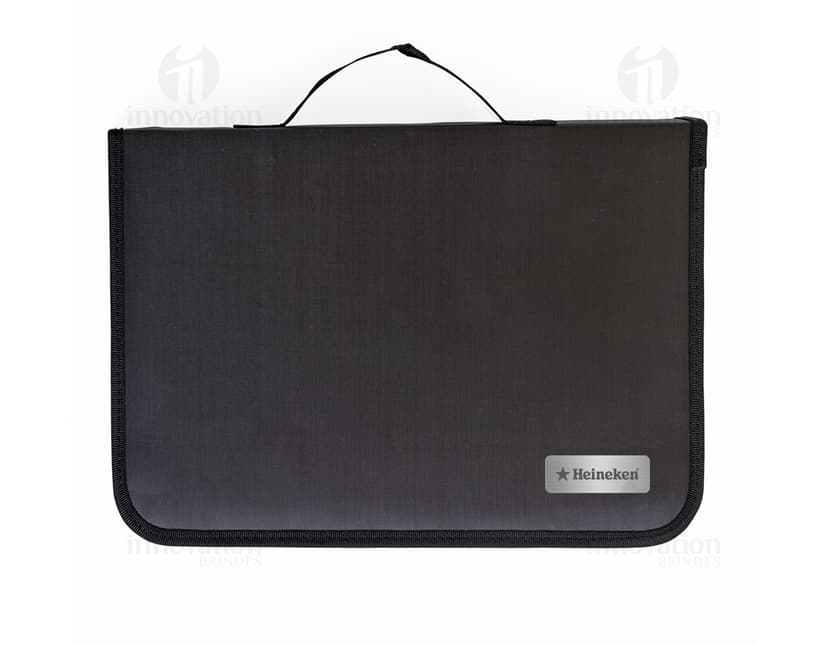 Kit churrasco 8 peças em um elegante estojo de couro e madeira, com faca de aço inoxidável e design retrô. Ideal para quem busca estilo e praticidade na hora de preparar suas refeições. Surpreenda seus convidados com um churrasco de alta qualidade.