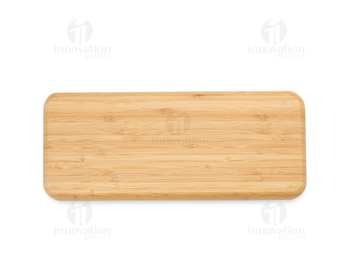 Petisqueira de bambu 36 x 15, perfeita para servir seus petiscos de forma elegante e sustentável. Feita com material orgânico e textura natural, ideal para uma refeição saudável e nutritiva. Adicione um toque gourmet à sua mesa com esta peça exclusiva.