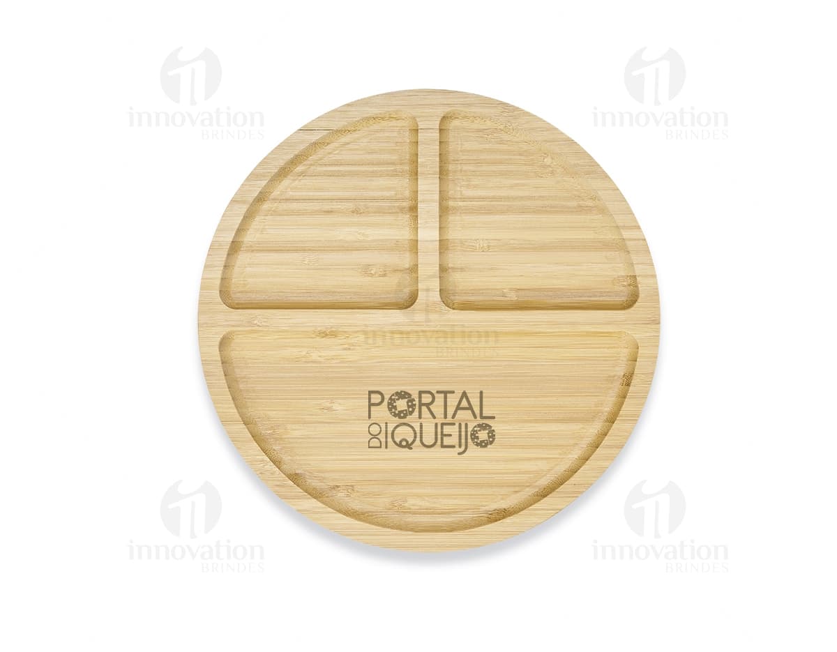 Petisqueira de bambu 25x25, perfeita para servir petiscos de forma elegante e sustentável. Ideal para quem busca praticidade e beleza na hora de receber convidados em casa. Feita com material natural e de alta qualidade, essa petisqueira é a escolha ideal para quem valoriza a sustentabilidade. Compre já a sua!
