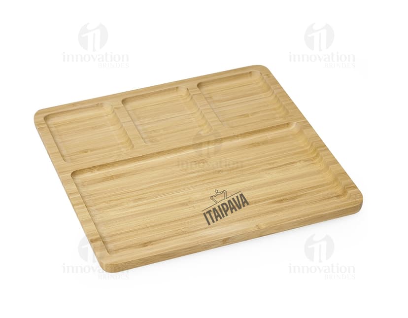 Petisqueira quadrada vintage de madeira envelhecida, perfeita para servir seus aperitivos com estilo e charme. Adicione um toque de rusticidade à sua mesa com esse item único e exclusivo. Ideal para ocasiões especiais ou para presentear. Aproveite!