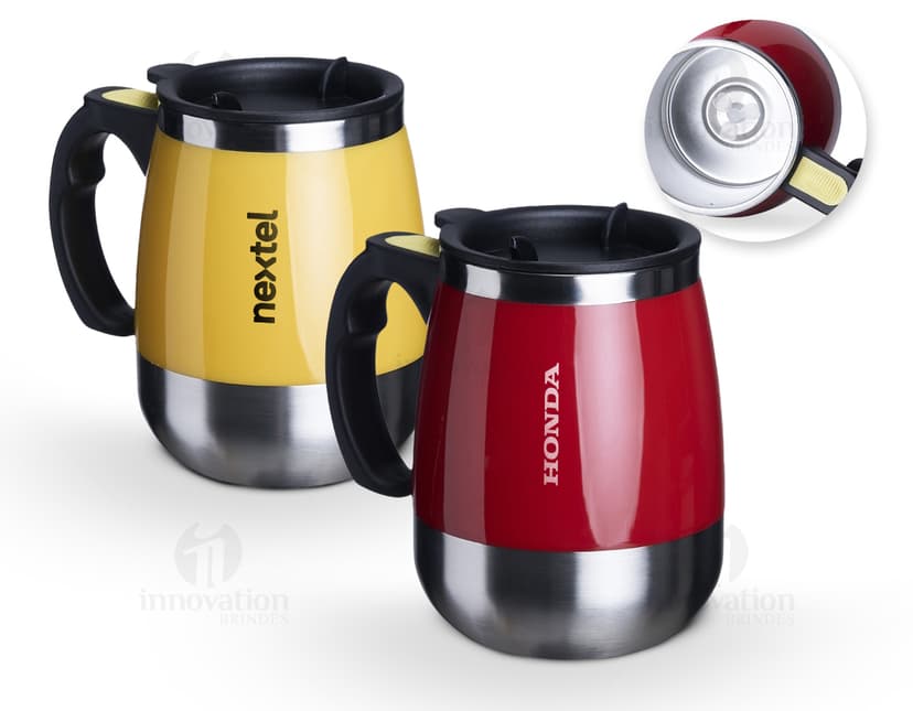 Caneca com Misturador 350ml - Ideal para preparar suas bebidas favoritas com praticidade e estilo. Feita em cerâmica amarela e preta, essa caneca conta com um misturador embutido para garantir que seu café, chá ou chocolate quente fiquem sempre bem misturados. Perfeita para começar o dia com energia! Compre já a sua.