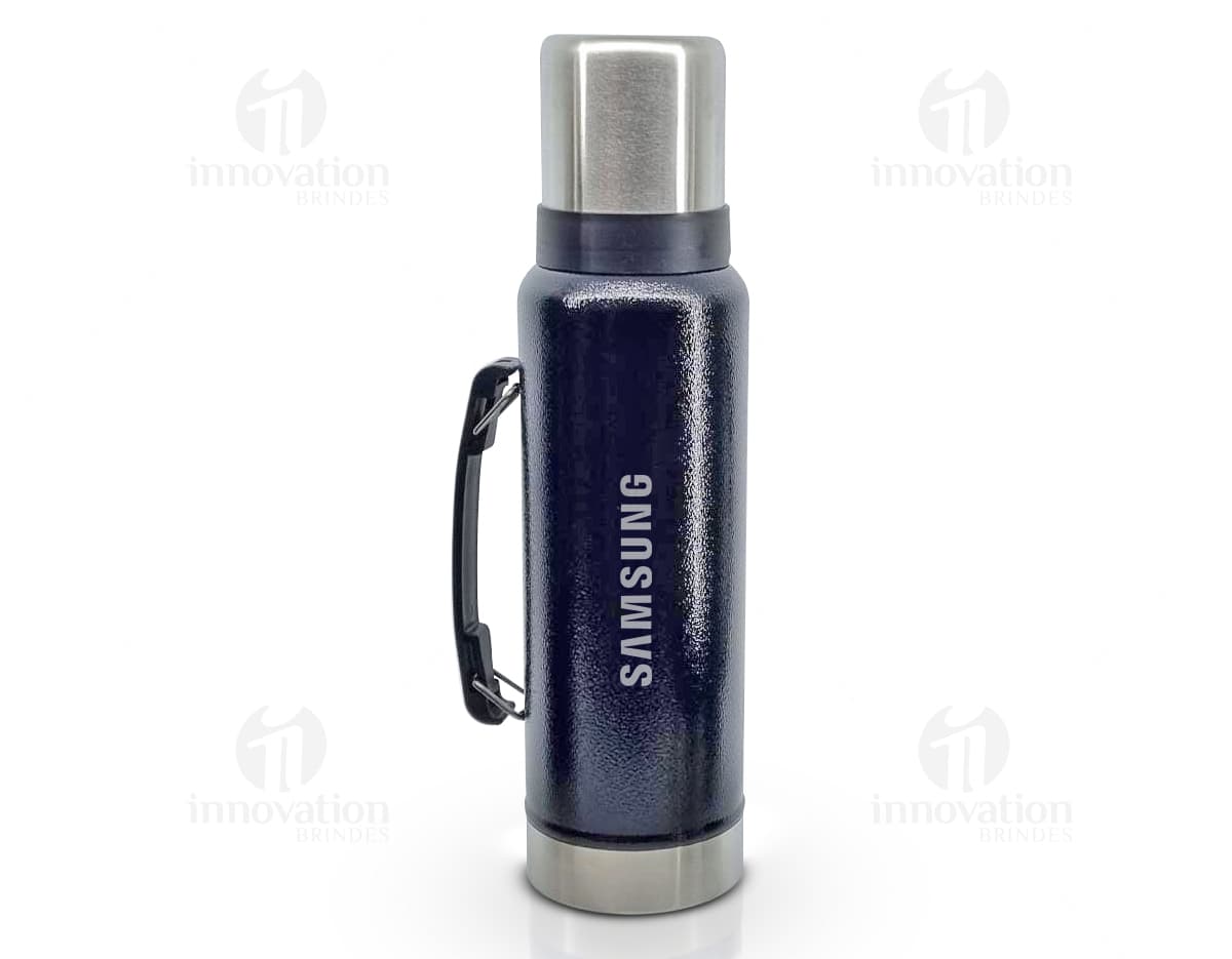 Garrafa Térmica 1,4 Litro - Mantenha suas bebidas frescas por mais tempo! Garrafa de alta qualidade, perfeita para levar seus líquidos para onde quiser. Ideal para academia, trabalho, viagens ou qualquer ocasião. Tenha sempre sua bebida preferida na temperatura ideal. Adquira já a sua!