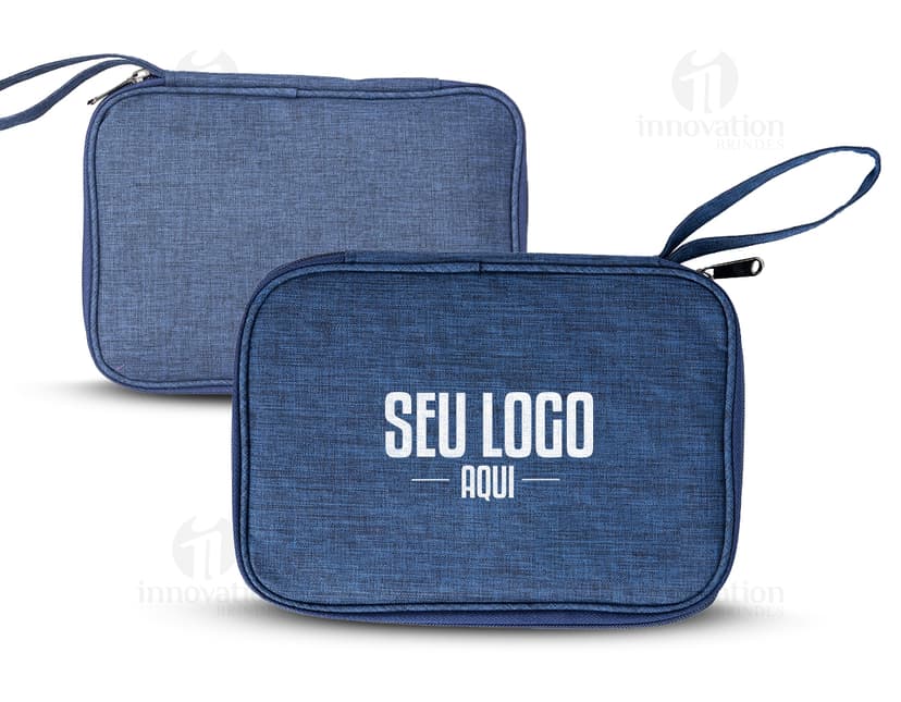 Nécessaire de Couro Preto para Suas Necessidades Diárias - Acessório de Moda Elegante e Prático. Ideal para guardar documentos, dinheiro e objetos pessoais com segurança. Confeccionado em couro de alta qualidade com design moderno e funcional. Adquira já o seu!