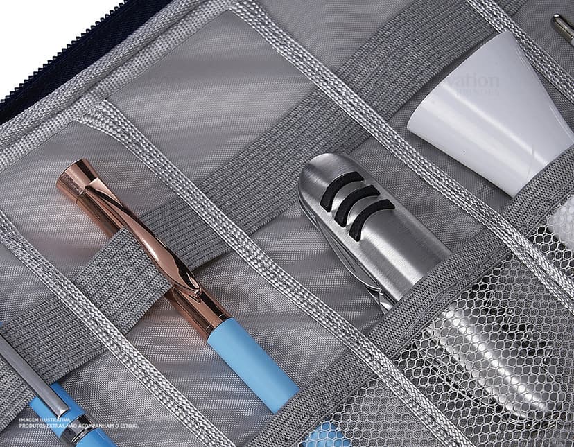 Nécessaire de couro preto moderno para guardar dinheiro e objetos pessoais com elegância e segurança. Ideal para escritório, viagens ou compras, este acessório é essencial para quem busca praticidade e estilo. Adquira o seu agora!