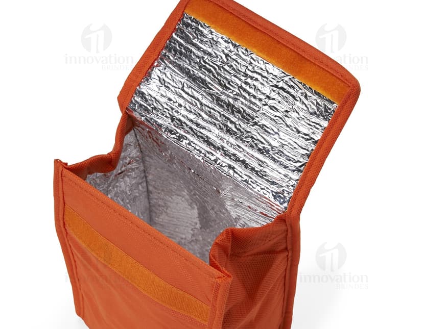 Bolsa térmica dobrável 3L: Praticidade e estilo em um único acessório! Ideal para viagens, passeios e até mesmo para o dia a dia. Feita em couro de alta qualidade, essa bolsa é perfeita para manter seus alimentos e bebidas sempre frescos. Garanta já a sua!