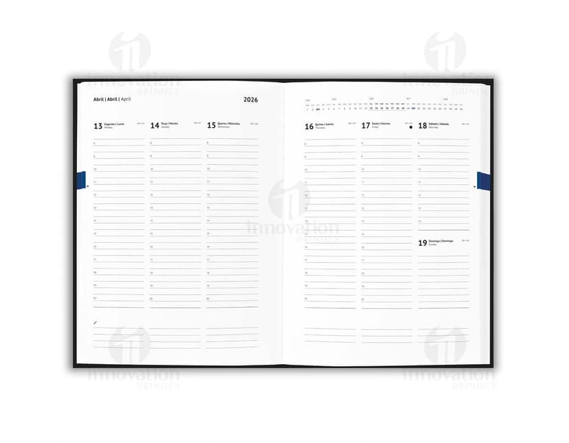 Agenda com fecho magnético em couro preto e papel pautado.