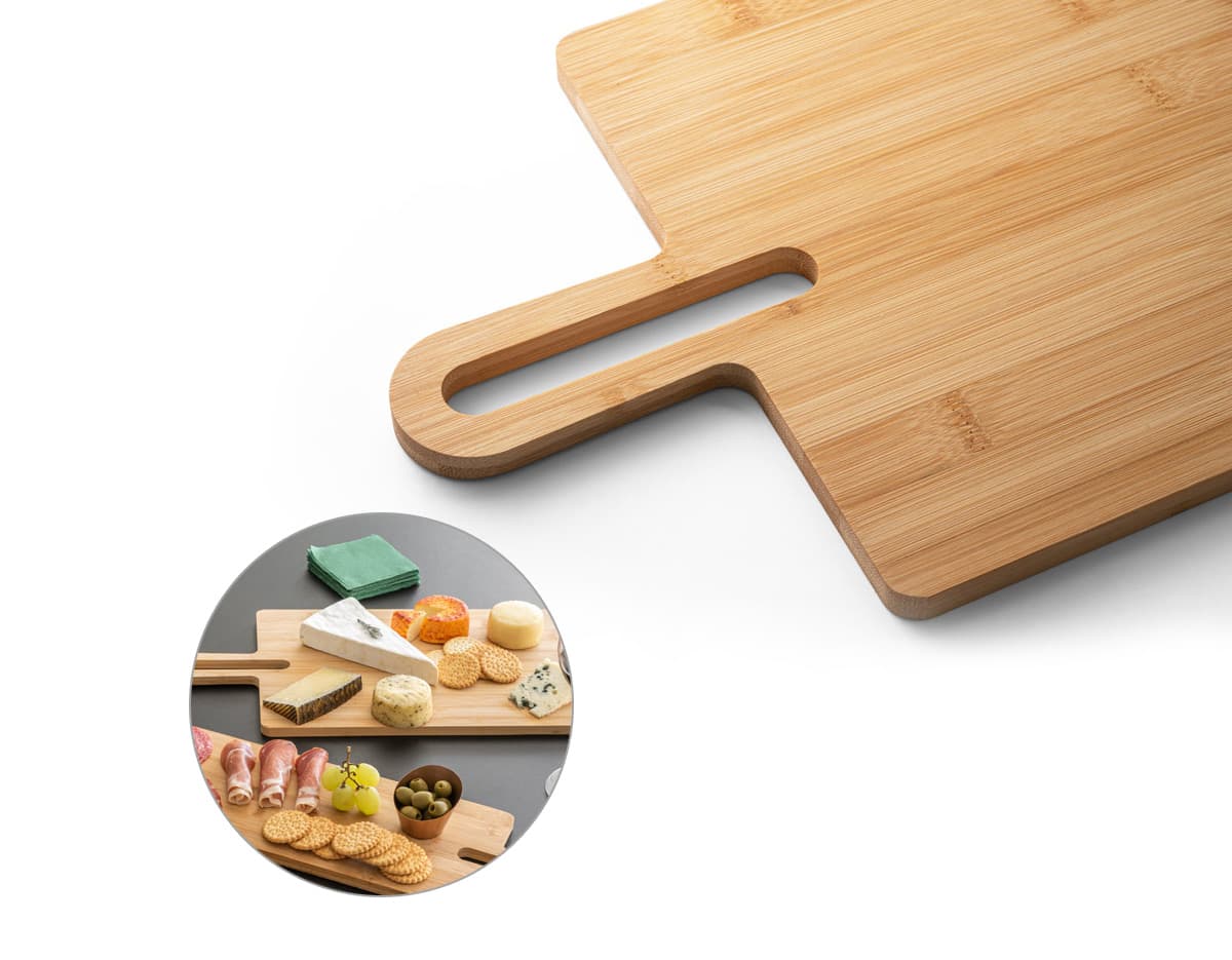 Tábua de madeira 24x45 cm para brindes personalizados - Ideal para presentes corporativos ou lembranças especiais. Feita de madeira de alta qualidade, esta tábua é perfeita para cortar alimentos, servir petiscos ou utilizar como item decorativo. Personalize com sua marca e impressione clientes e colaboradores. Adquira já a sua!
