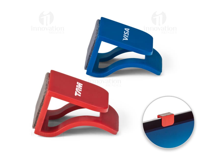 Protetor de webcam personalizado para sua segurança online. Proteja sua privacidade com este dispositivo prático e elegante. Ideal para uso pessoal ou corporativo. Garanta o seu!