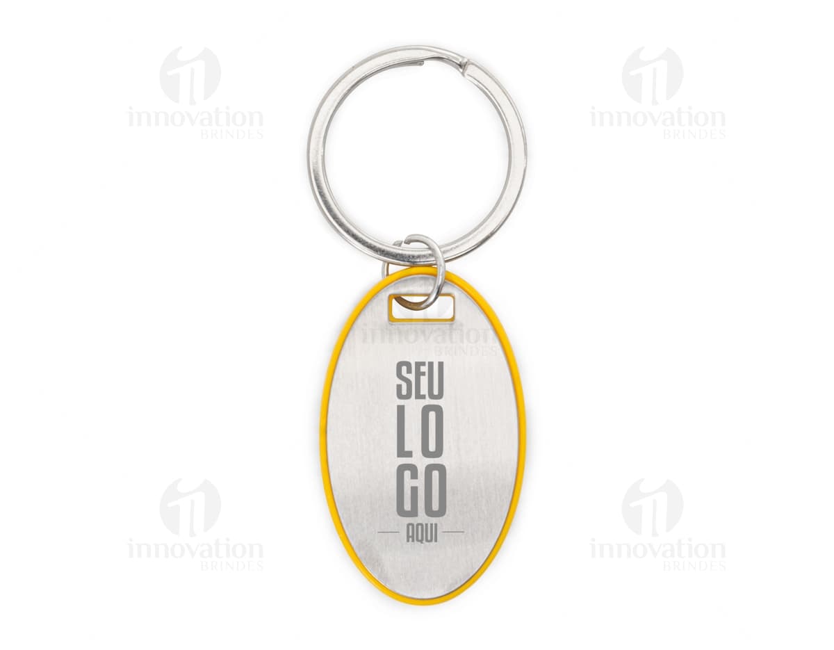 Chaveiro de metal elegante com design moderno e símbolo de amor em formato de coração. Perfeito para presentear e decorar. Produto de alta qualidade em prata, ideal para demonstrar estilo e sofisticação. Acessório versátil e funcional para acompanhar suas chaves com charme. Imagem do chaveiro em close-up. Um item indispensável para adicionar um toque especial ao seu dia a dia. Adquira já o seu chaveiro exclusivo!