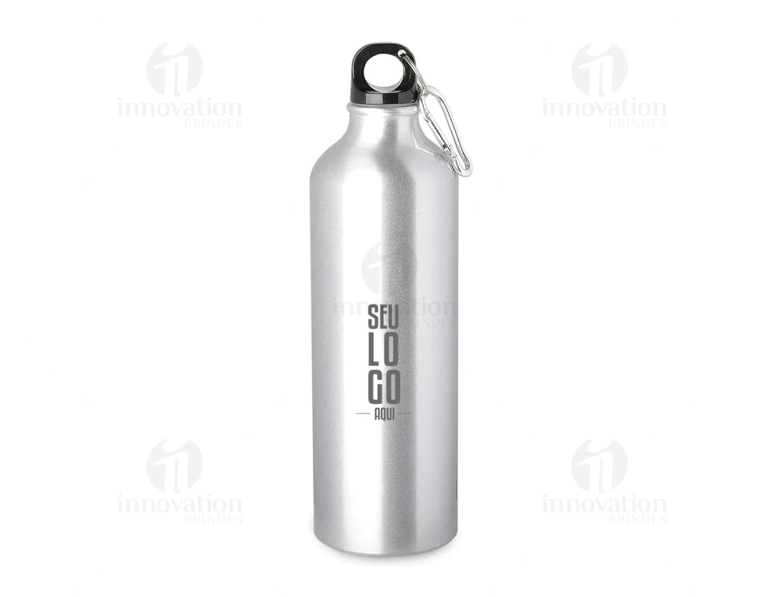Produto Squeeze Metal 750ml em metal prateado, objeto transparente, limpo e vazio, utilizado para armazenar líquidos como água, bebidas saudáveis e refrescantes.