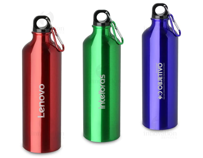 Produto Squeeze Metal 750ml em metal prateado, objeto transparente, limpo e vazio, utilizado para armazenar líquidos como água, bebidas saudáveis e refrescantes.