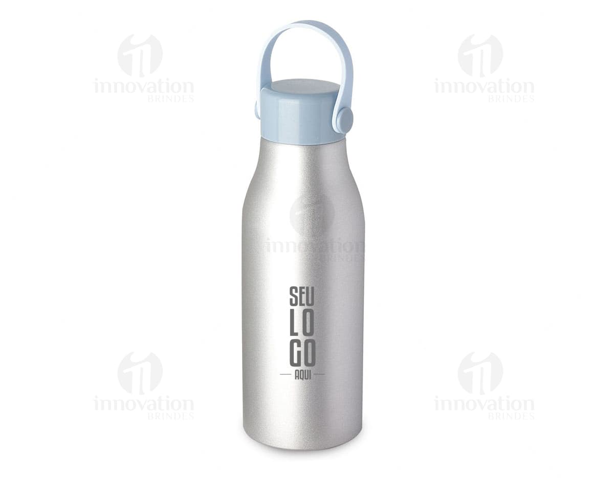 Garrafa em alumínio 550ml - Ideal para se manter hidratado durante o dia. Com design moderno e prático, essa garrafa é perfeita para levar para academia, trabalho ou passeios ao ar livre. Feita em alumínio, é resistente e leve, além de eco-friendly. Adquira já a sua!