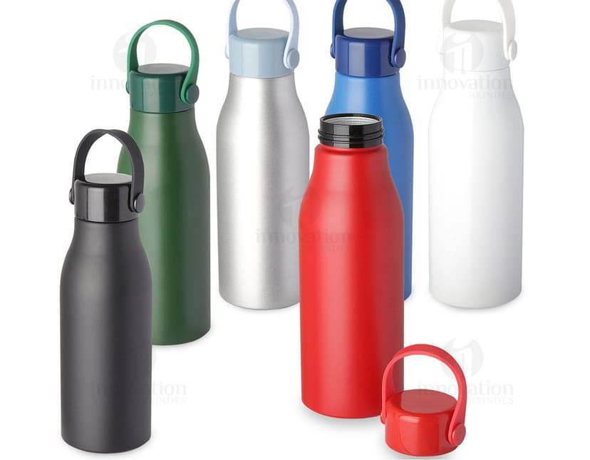 Garrafa em alumínio 550ml - Mantenha-se hidratado com estilo! Ideal para água, suco ou chá, esta garrafa é durável, saudável e ecologicamente correta. Perfeita para levar para a academia, trabalho ou viagens. Adquira a sua agora e mantenha-se sempre refrescado! #GarrafaAluminio #BrindeSaudavel #HidrateSe #Sustentabilidade