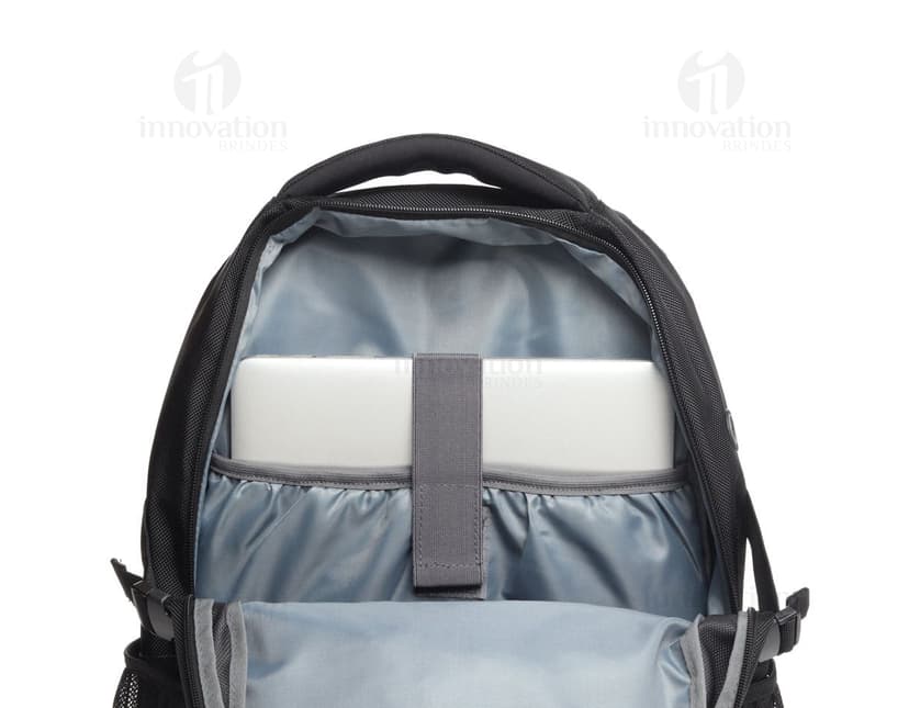 Mochila para notebook em couro preto: acessório moderno e prático para viagens de negócios. Com design elegante e tecnologia de ponta, essa mochila é perfeita para profissionais exigentes. Garanta já a sua!