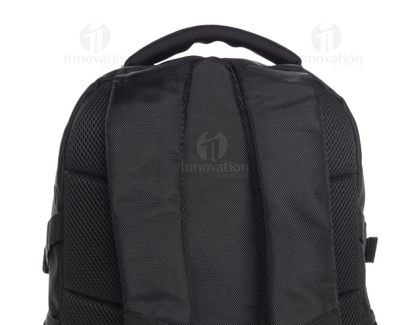 Mochila para notebook em couro preto, ideal para viagens de negócios. Moderna, espaçosa e com compartimentos personalizados. Perfeita para o profissional que busca estilo e praticidade. Garanta a segurança do seu equipamento com muito estilo!