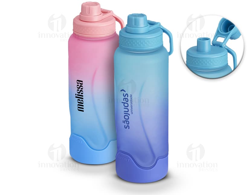 Garrafa plástica transparente de 1,1 litros com tampa, contendo líquido limpo e fresco. A garrafa é feita de plástico e é ideal para armazenar água, bebida ou qualquer outro líquido.