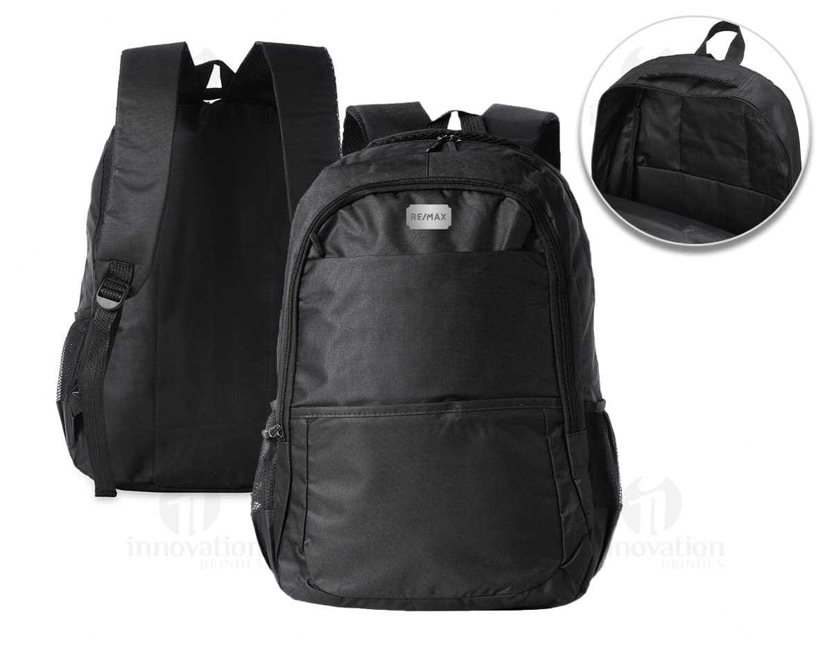 Mochila em nylon preta de 27 litros, ideal para viagens, trabalho e uso casual. Possui alça de mão, zíper, bolsos e compartimentos para armazenamento. Design moderno e elegante, adequado para homens de negócios e profissionais.