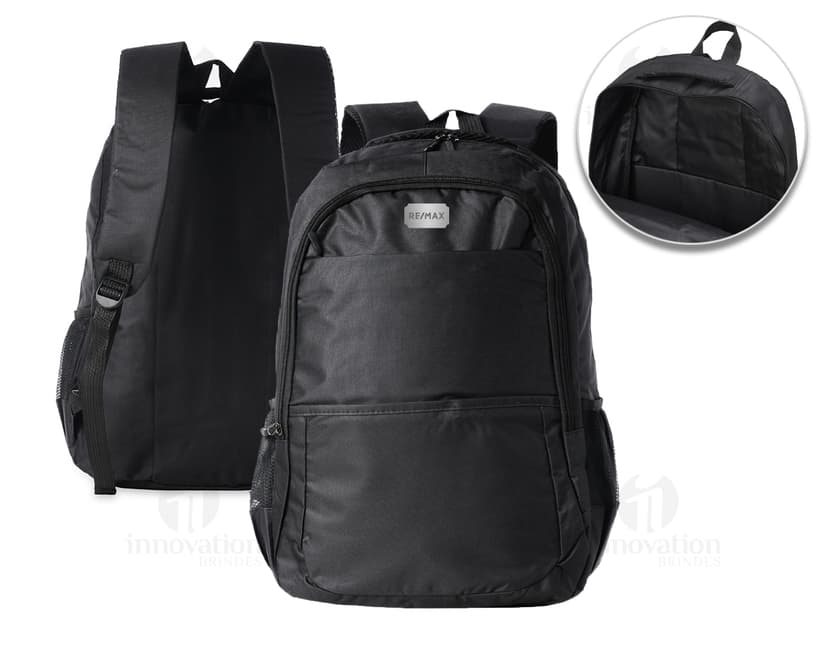 Mochila em nylon preta de 27 litros, ideal para viagens, trabalho e uso casual. Possui alça de mão, zíper, bolsos e compartimentos para armazenamento. Design moderno e elegante, adequado para homens de negócios e profissionais.