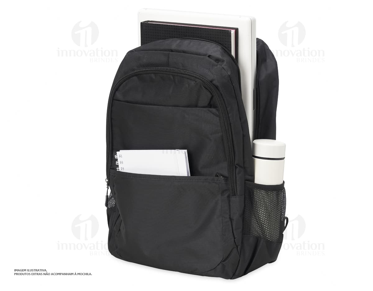 Mochila em nylon preta de 27 litros, ideal para viagens, trabalho e uso casual. Possui alça de mão, zíper, bolsos e compartimentos para armazenamento. Design moderno e elegante, adequado para homens de negócios e profissionais.