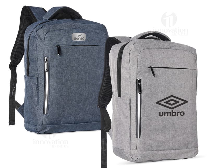 Mochila preta de nylon com alças de couro, fecho de zíper, design moderno e capacidade de 20 litros. Ideal para viagens, estilo casual e armazenamento seguro de objetos.