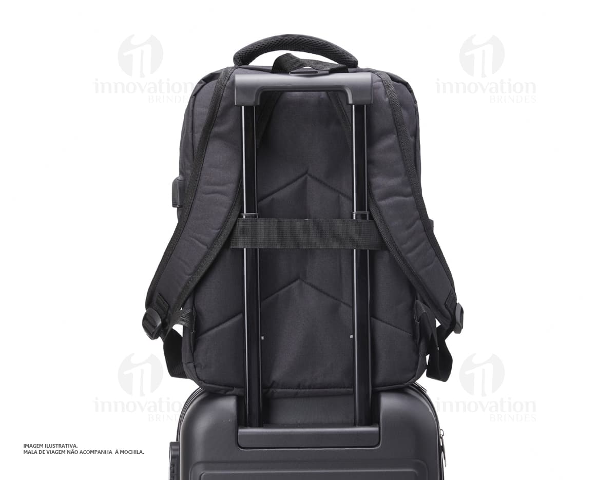 Mochila preta de nylon com alças de couro, fecho de zíper, design moderno e capacidade de 20 litros. Ideal para viagens, estilo casual e armazenamento seguro de objetos.