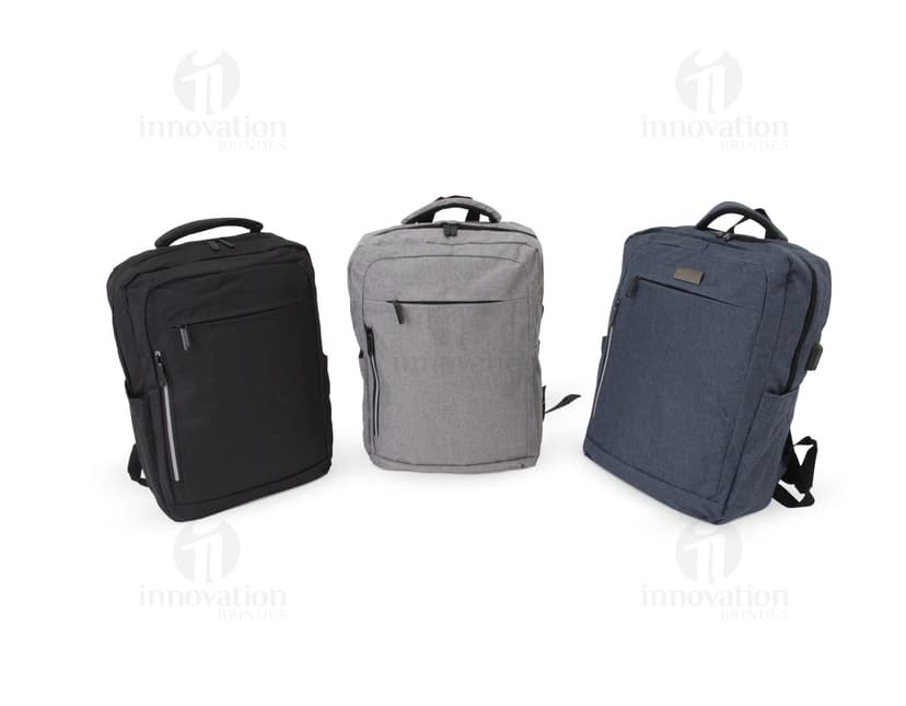 Mochila preta de nylon com alças de couro, fecho de zíper, design moderno e capacidade de 20 litros. Ideal para viagens, estilo casual e armazenamento seguro de objetos.