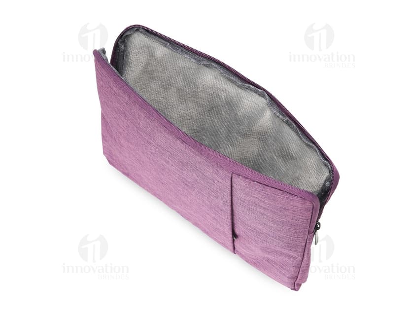 Container de couro marrom elegante e moderno, com fecho de botão, ideal para armazenar e transportar tablet de 12,4 polegadas. Design clean e sofisticado, perfeito para uso pessoal ou profissional.