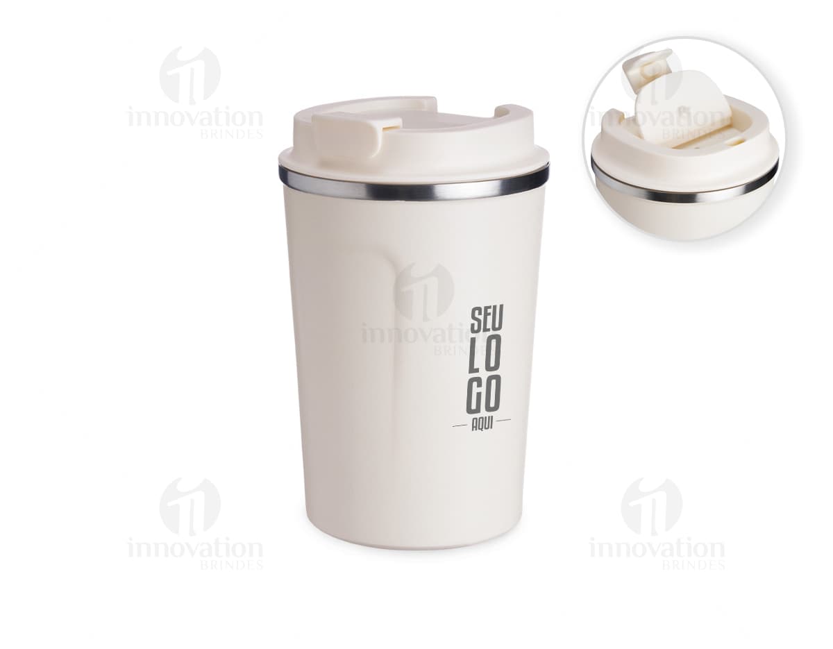 Copo térmico inox 350ml antideslizante em formato de garrafa, com líquido e flores frescas dentro. Objeto utilizado para cuidados com a saúde, ideal para bebidas quentes e saudáveis. Cor rosa, design moderno e ideal para utilização em ambientes de spa e cozinha.