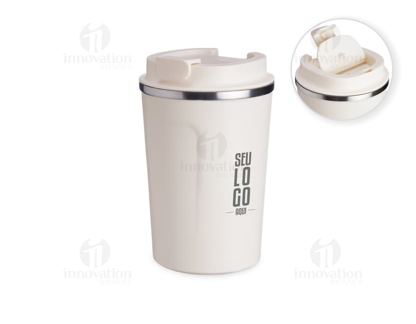 Copo térmico inox 350ml antideslizante em formato de garrafa, com líquido e flores frescas dentro. Objeto utilizado para cuidados com a saúde, ideal para bebidas quentes e saudáveis. Cor rosa, design moderno e ideal para utilização em ambientes de spa e cozinha.