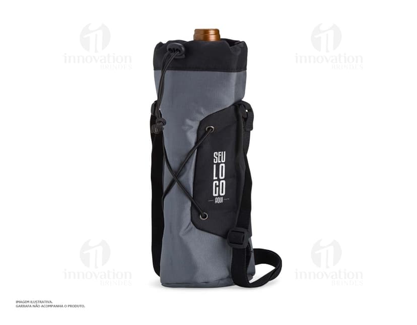 Capa em nylon para garrafa, ideal para manter sua bebida gelada por muito mais tempo. Prática e resistente, perfeita para levar para o trabalho, academia ou passeios ao ar livre. Adquira já a sua!