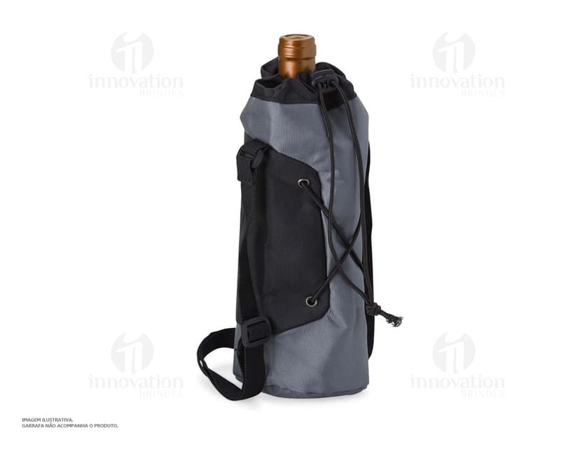 Capa para garrafa em nylon para manter sua bebida sempre na temperatura ideal! Perfeita para levar para academia, trabalho ou passeios. Proteção e estilo em um único produto. Garanta já a sua!