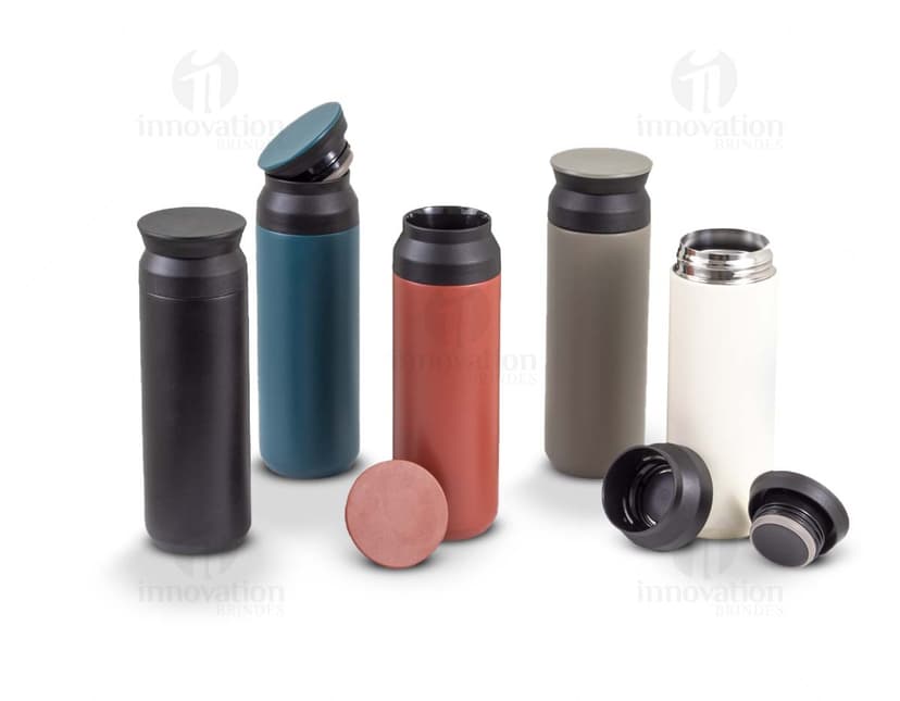 Garrafa Térmica 470ml na cor preta, com tampa rosqueável e alça para transporte.