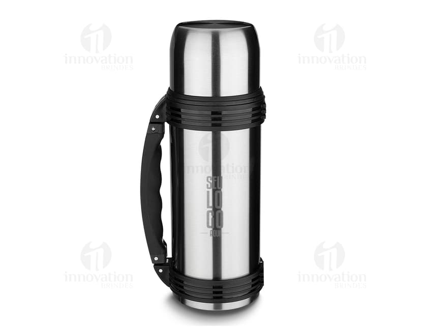 Garrafa térmica de 1,2 litros em metal cromado e preto, equipamento moderno e eletrônico para manter a temperatura de líquidos, ideal para uso em studio, trabalho ou hobby.
