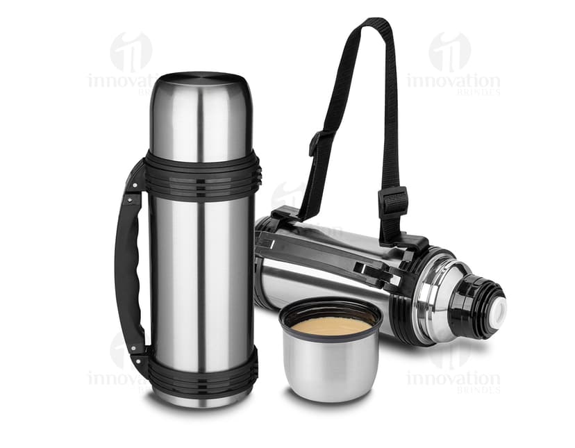 Garrafa térmica de 1,2 litros em metal cromado e preto, equipamento moderno e eletrônico para manter a temperatura de líquidos, ideal para uso em studio, trabalho ou hobby.