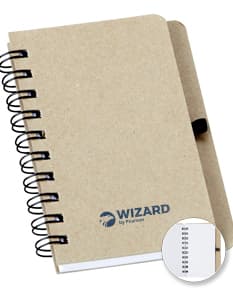Caderneta de capa dura estilo kraft com wire-o, perfeita para anotações e organização de documentos no escritório. Visual vintage e clássico, ideal para guardar notas, listas de tarefas e lembretes. Cor neutra, com espaço para escrever e personalizar.