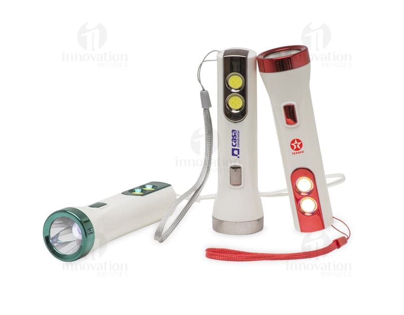 Lanterna plástica recarregável de alta tecnologia, moderna e prática para uso em qualquer situação. Com design inovador, será sua companheira em momentos de emergência ou no trabalho. Garanta já a sua!