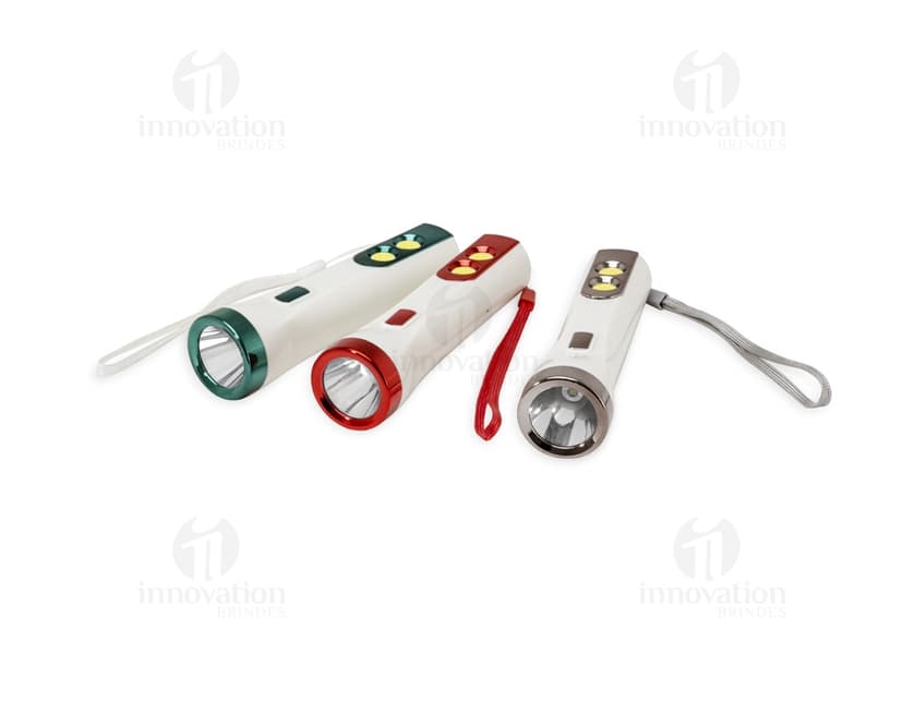 Lanterna plástica recarregável: a ferramenta moderna e essencial para iluminar o seu caminho. Com design inovador em plástico resistente, recarregamento prático e tecnologia de ponta, essa lanterna é perfeita para uso em casa, no trabalho ou em viagens. Mantenha-se sempre preparado com essa poderosa ferramenta de iluminação.