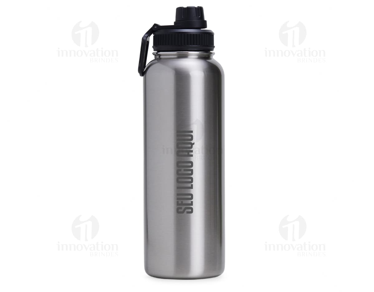 Garrafa térmica inox de 1.2L com tampa, ideal para armazenar líquidos de forma saudável e manter a temperatura por mais tempo. Feita em aço inoxidável, possui design clean e prático, garantindo frescor e pureza no armazenamento. Ideal para uso em atividades ao ar livre, como camping e caminhadas.