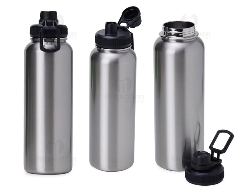Garrafa térmica inox de 1.2L com tampa, ideal para armazenar líquidos de forma saudável e manter a temperatura por mais tempo. Feita em aço inoxidável, possui design clean e prático, garantindo frescor e pureza no armazenamento. Ideal para uso em atividades ao ar livre, como camping e caminhadas.