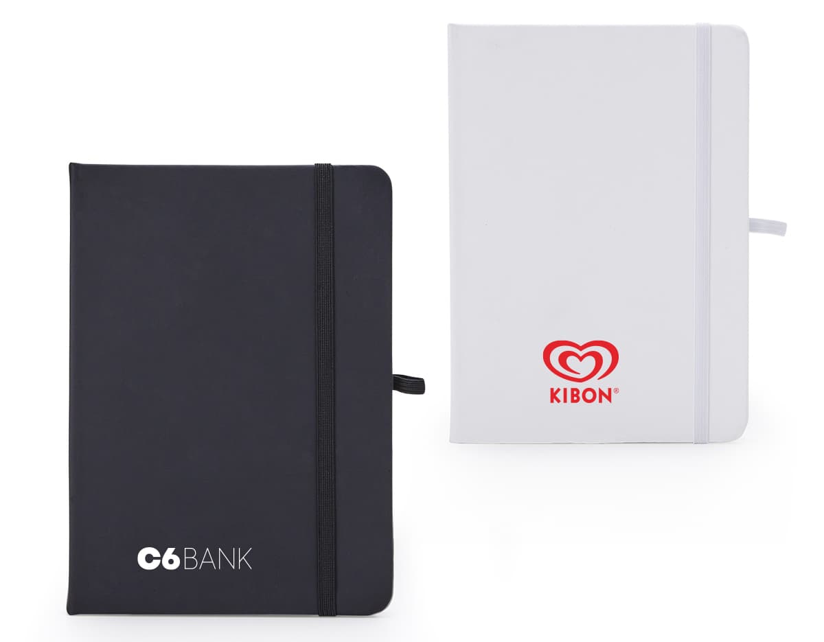Bloco de anotações emborrachado 17x12, perfeito para organizar suas ideias com estilo. Ideal para presentear ou para uso pessoal. Adquira já o seu!