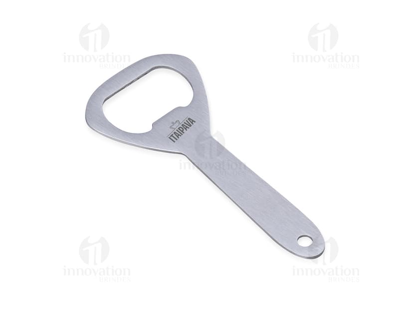 A imagem mostra um abridor de garrafa metálico, feito de aço inoxidável e com um design ajustável e afiado. É um utensílio de cozinha prático e versátil, ideal para abrir garrafas com facilidade. O abridor de garrafa possui uma alça resistente e durável, o que o torna perfeito para uso doméstico ou em restaurantes. Sua cor prateada e acabamento cromado dão um toque de elegância ao produto.