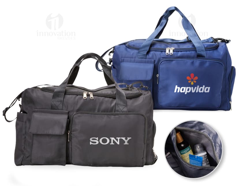 Bolsa esportiva de 28 litros em nylon marrom e preto com alças de couro, zipper, bolso e fivela. Ideal para viagens, academia e passeios.